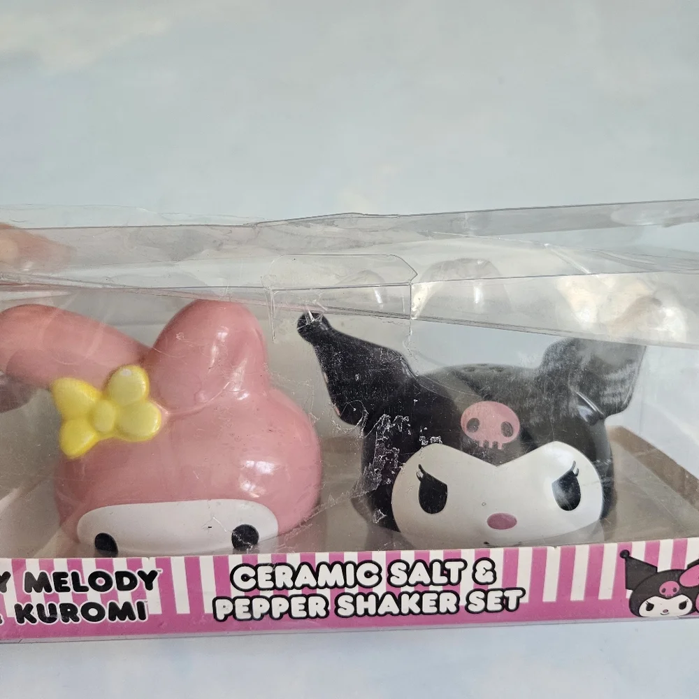 Hello Kitty Pink & Black Ceramic Salt & Pepper Shaker Set Brand New